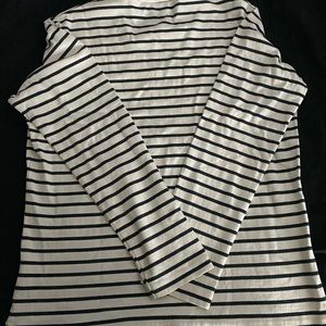 Uniqlo: striped black & white long sleeve shirt. Great Material/great condition